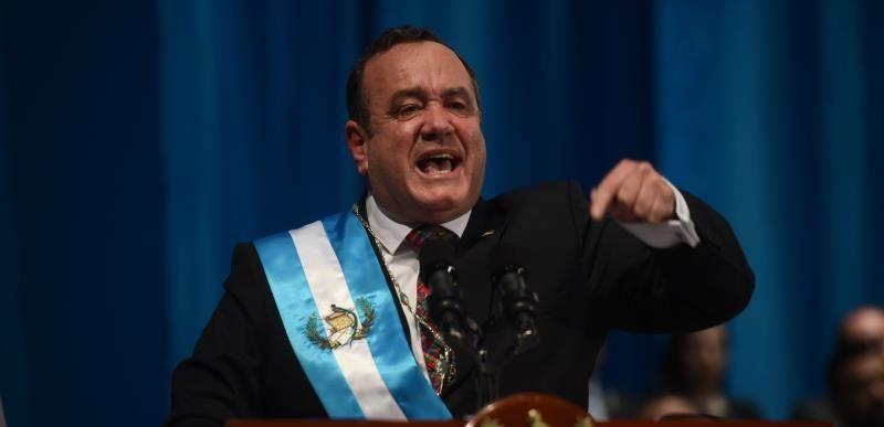 Bajar sueldo de los DIPUTADOS DE GUATEMALA, seria lo mejor para el país