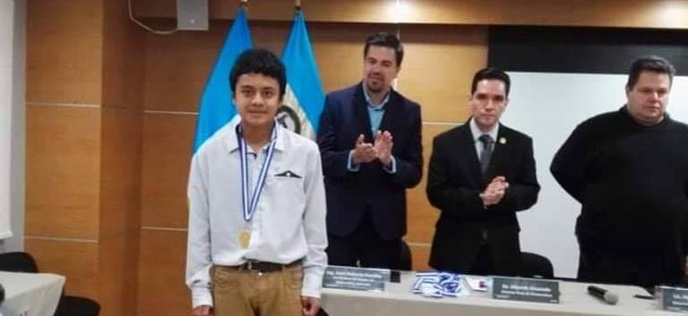 ¡Guatemalteco Gana en Olimpiadas de Matemáticas en Argentina!
