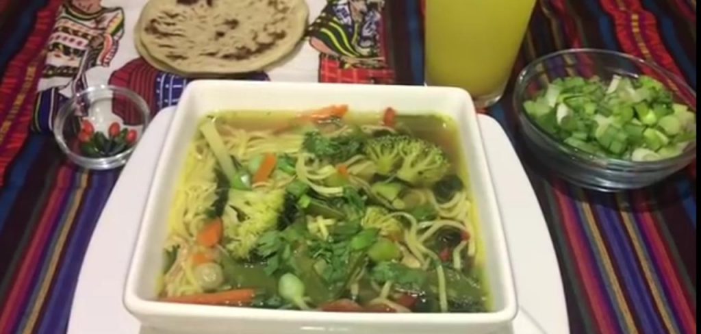 Ingredientes y preparación de sopa mein