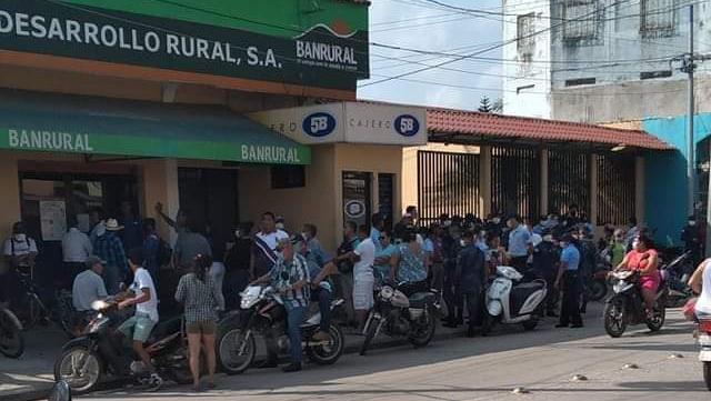 Aglomeraciones en Bancos de toda Guatemala, no deberían de suceder