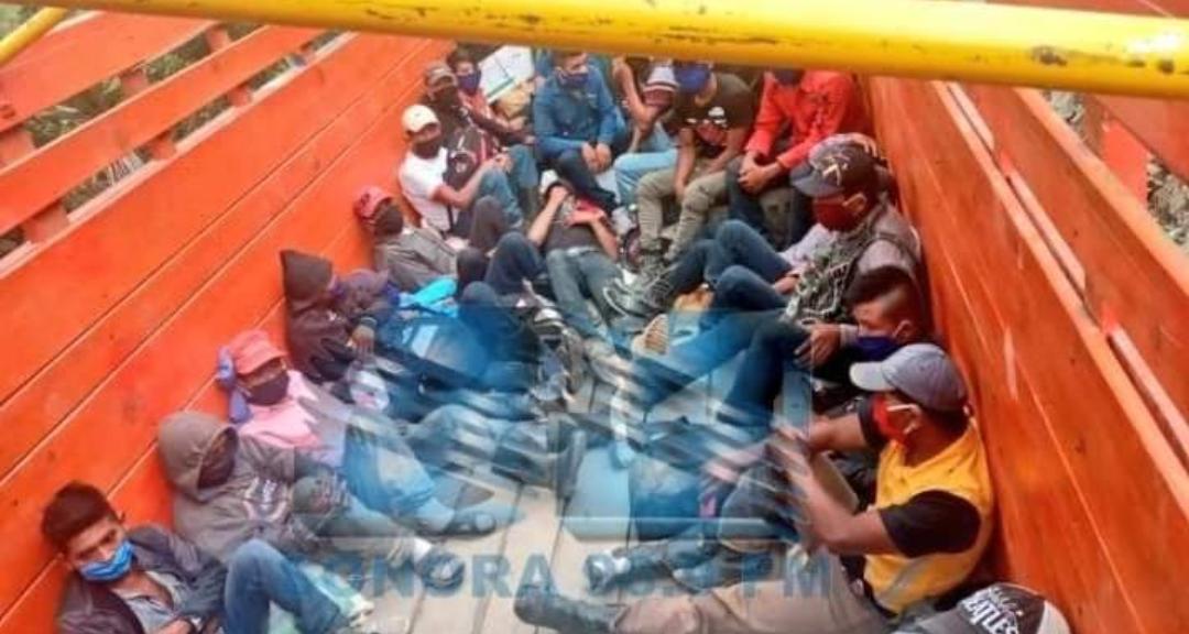 Ejército de Guatemala encuentra 5 camiones con migrantes hondureños