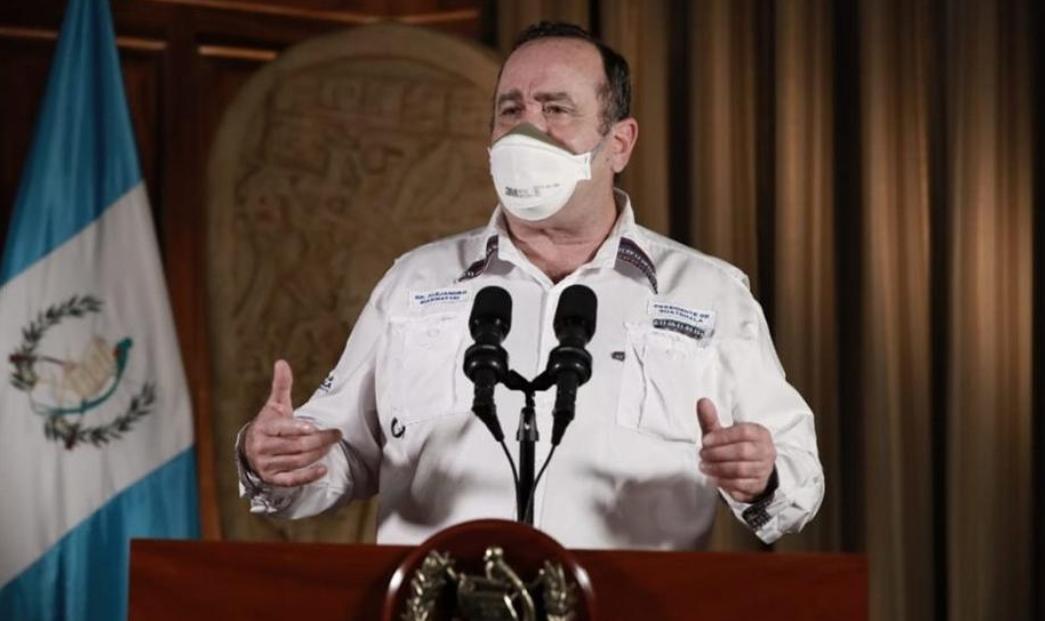 Presidente Giammattei comenta que solamente duerme cuatro horas al día