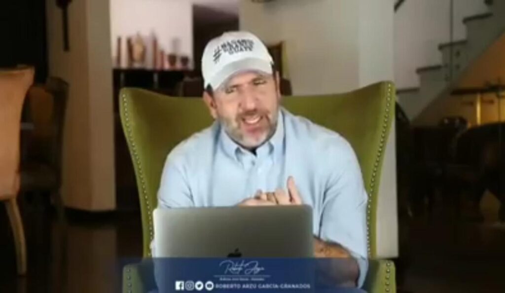 Roberto Arzú le dice LADRON al presidente Giammattei, Mira el Video
