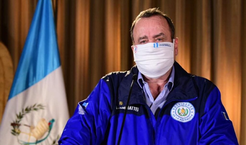 Habrá más de 25 mil fallecidos si se abre el país, dice Giammattei.