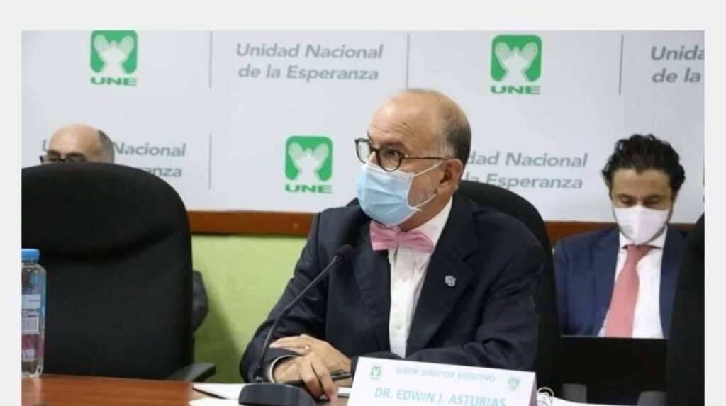 Edwin Asturias dice que debemos regresar a las restricciones