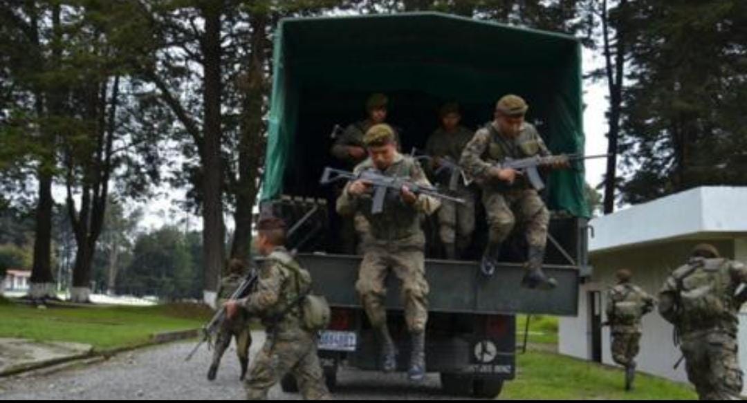 Militares están llevando a cabo cateos en las propiedades de Jimmy Morales