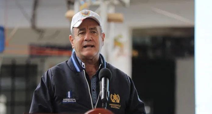 Giammattei anuncio perdida de más de Q300 millones en compra de vacuna Rusa