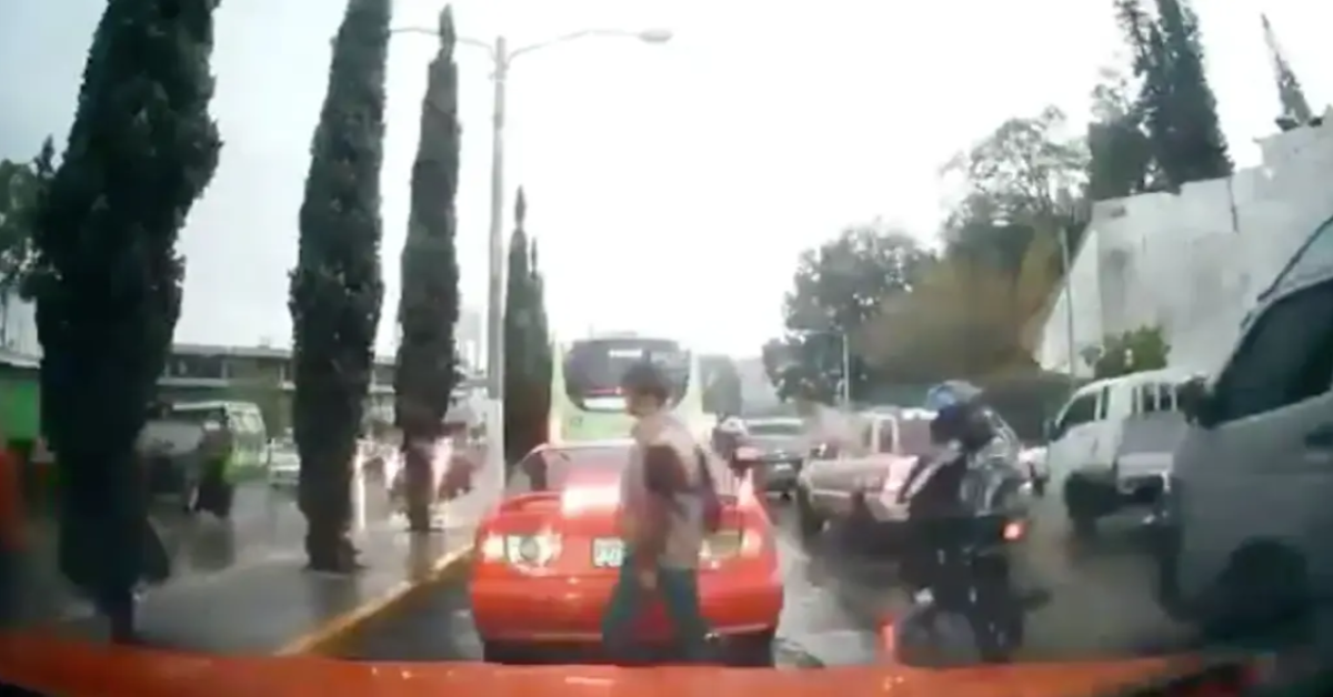 Se hace viral video de asalto en la Zona 1: "Hay que entregar los teléfonos"