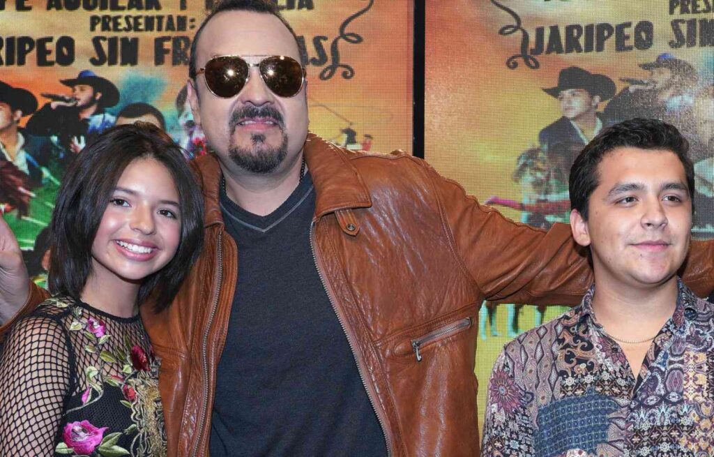 Un Romance Confirmado las Fotos que lo Revelaron Todo
