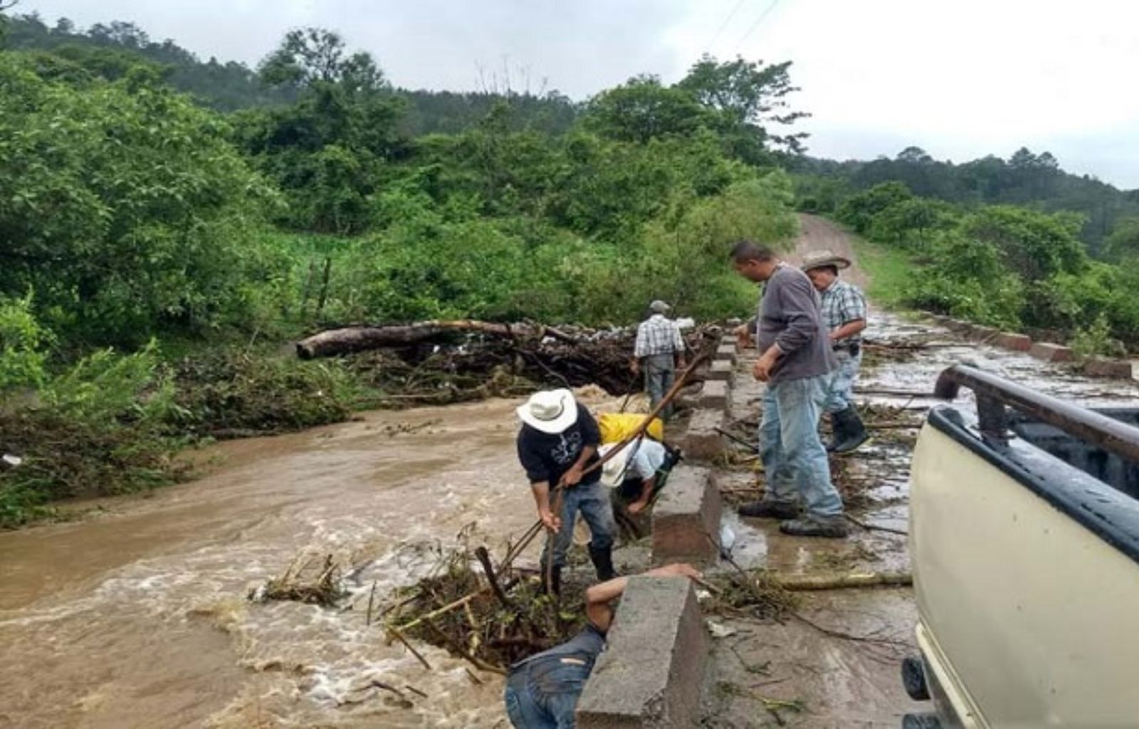 Dos Ondas Tropicales en México y Guatemala : ¿Qué Estados Serán Afectados?