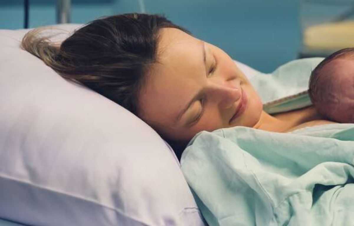 Condenan a doctora a pagar miles de quetzales por negligencia en cesárea