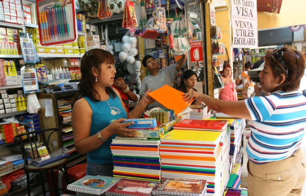 Ciclo Escolar 2025 Aumenta la Afluencia a Librerías para Compra de Útiles Escolares