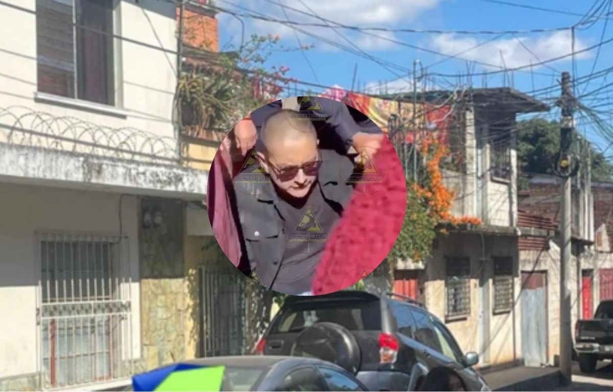 Frenética huida: Huye con camioneta y choca 10 autos en Mixco (VIDEO)