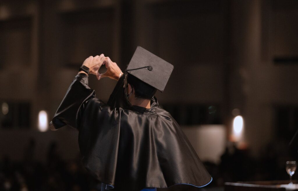 How to Apply for Undergraduate Scholarships for International Students