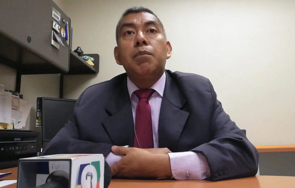 Rafael Curruchiche evita responder a la prensa y se refugia en su seguridad