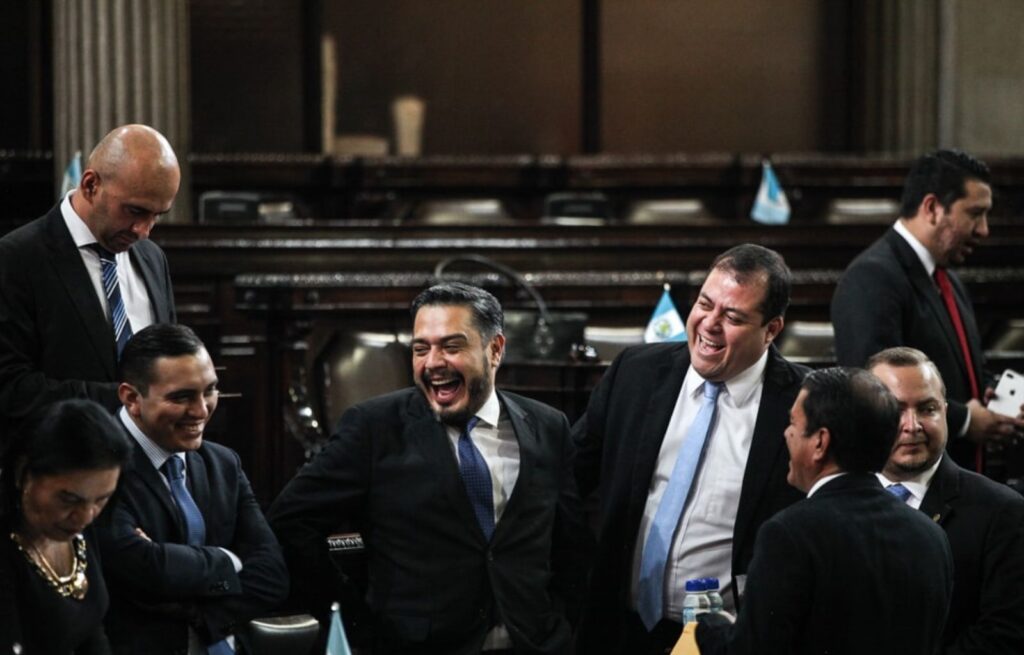 Congreso de Guatemala Suspende Aumento Salarial y Pospone Actividades Legislativas