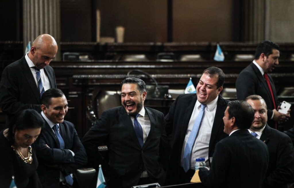 Salarios de los Diputados Guatemaltecos Aumentos y Controversias