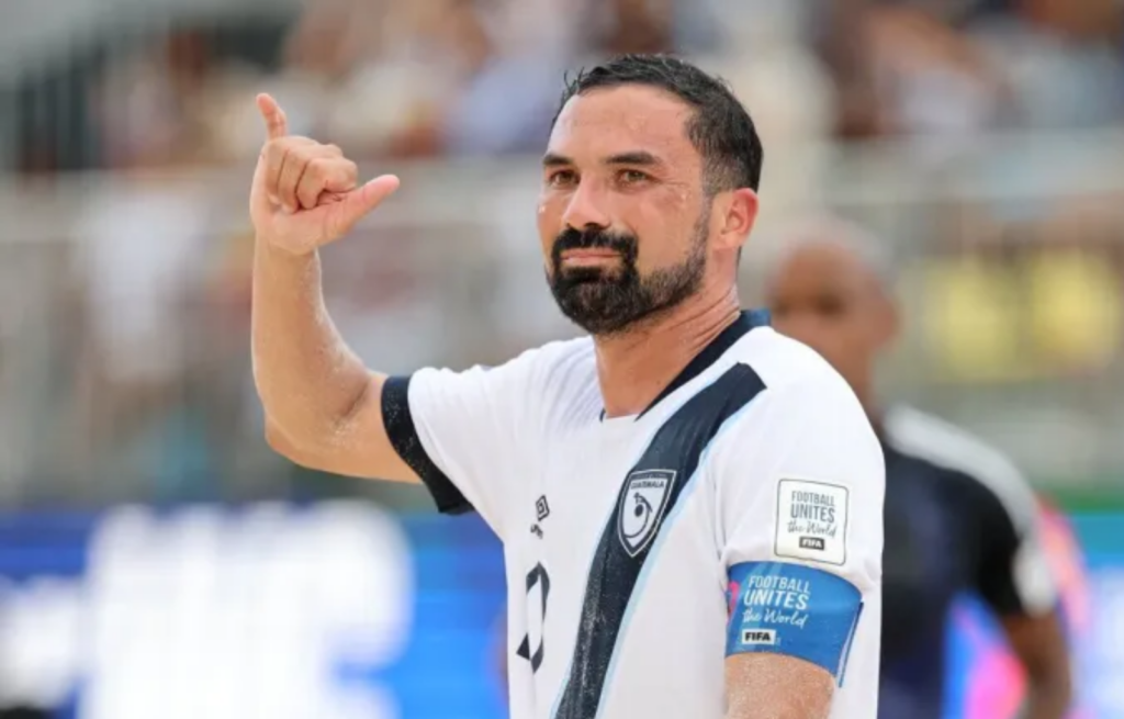 Pablo Crocker hace historia en el fútbol playa guatemalteco al fichar con el Barcelona Beach Soccer Club
