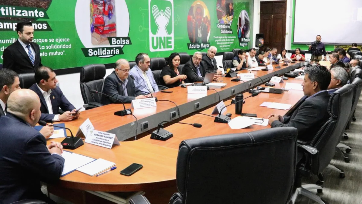 Diputados se reúnen con autoridades de salud para facilitar tratamiento de cáncer