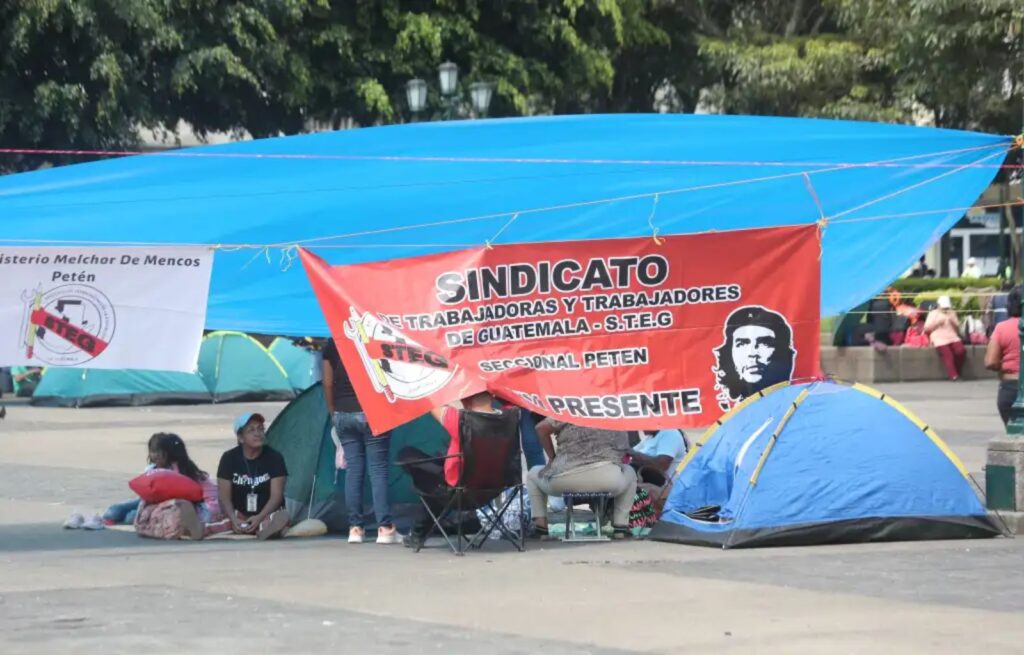 Arévalo condena protestas del STEG que impiden acceso a la educación en Guatemala