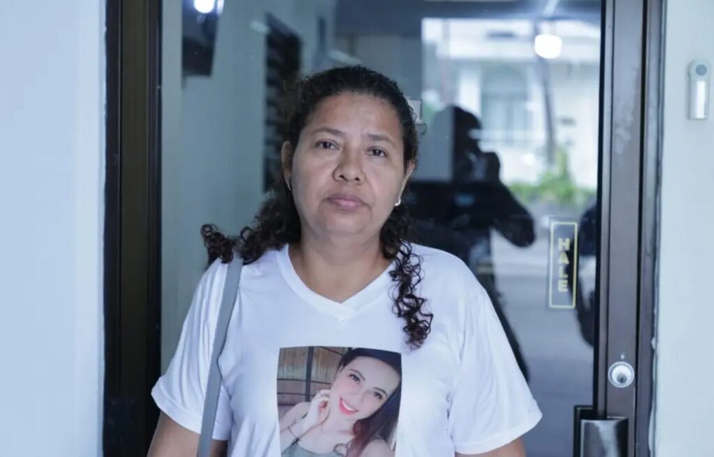 Audiencia por el caso de Melissa Palacios se celebra a puerta cerrada mientras su madre clama justicia en la capital