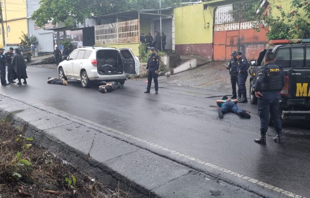 Capturan a cuatro presuntos asaltantes tras violento ataque a cuentahabiente en Mazatenango