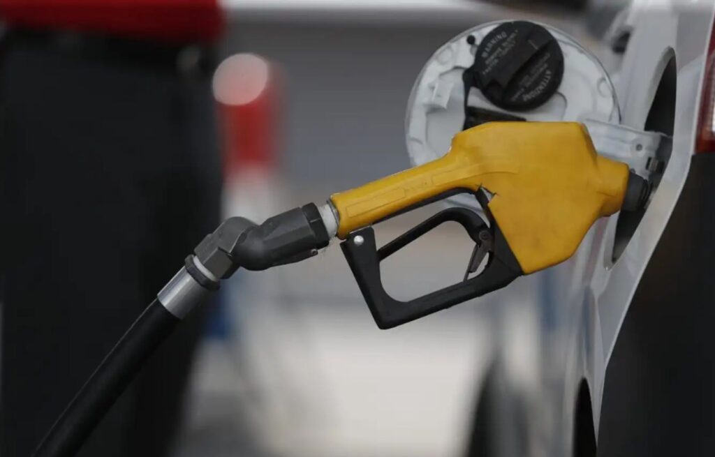 Precios de combustibles bajan ligeramente en Guatemala en los primeros días de junio 2025