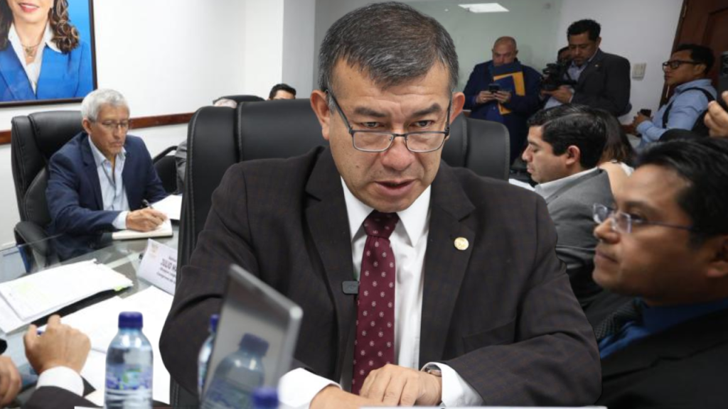 Reunión con autoridades para analizar distribución de recursos, representantes de Segeplan e INE explican criterios técnicos