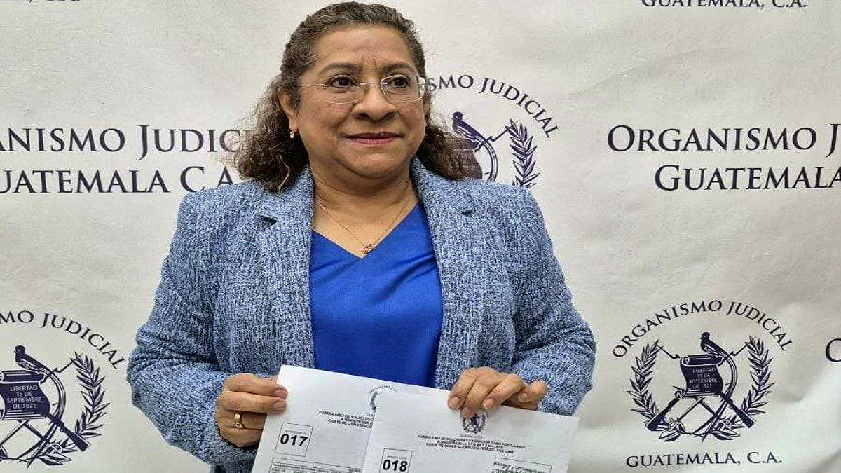 Benicia Contreras Calderón en su nombramiento como Asesora de Magistratura del TSE