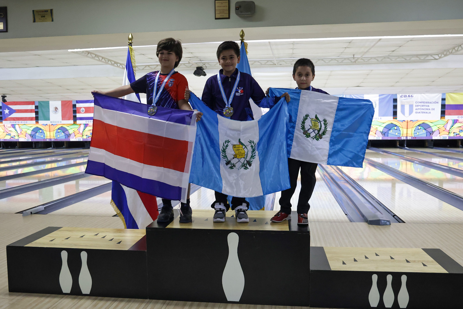 Jovenes bolichistas en competencia oficial durante el festival junior 2026