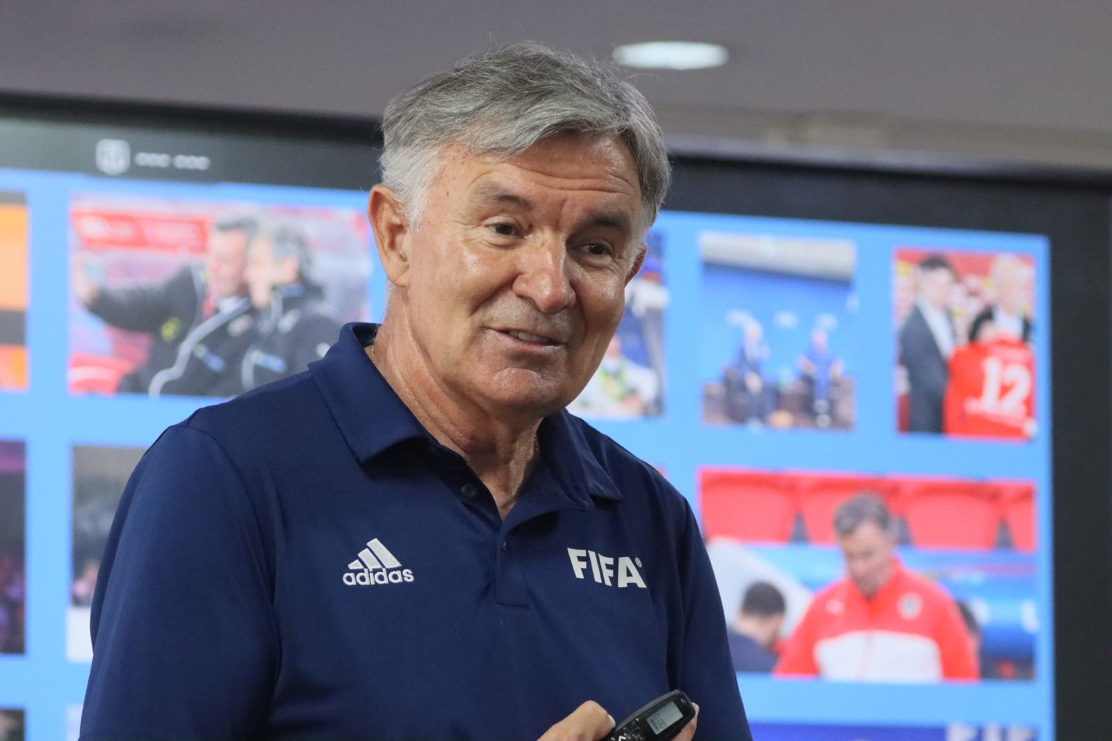 Participantes del taller FIFA en una sesion de exposicion tecnica dentro de Fedefut