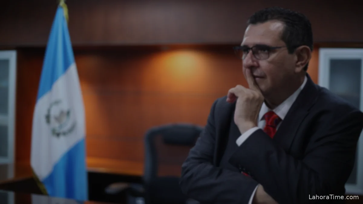 Gabriel García Luna en su despacho del Ministerio Público
