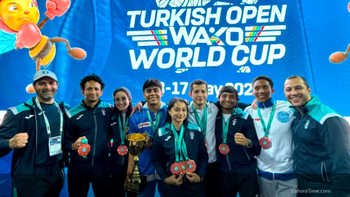 Atletas guatemaltecos celebran medallas en Copa del Mundo WAKO 2026 en Turquía
