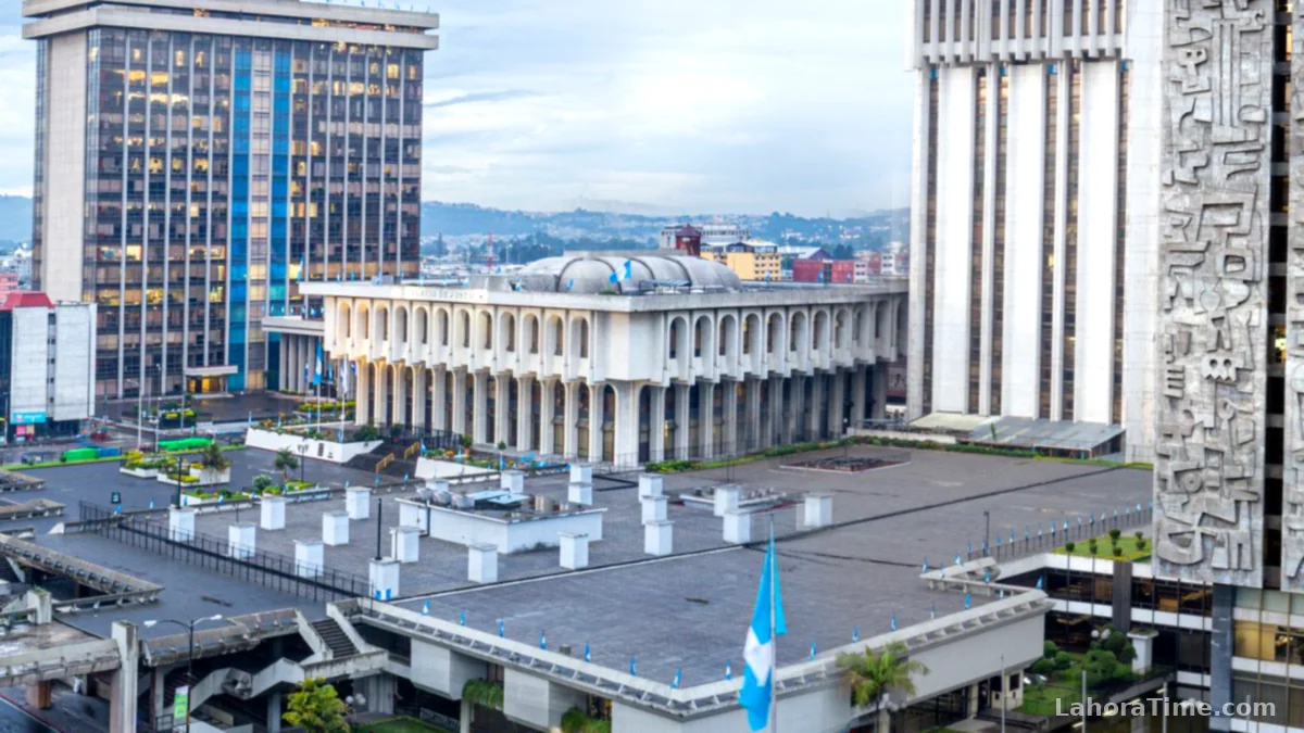 Vista aérea de edificios institucionales en la Ciudad de Guatemala