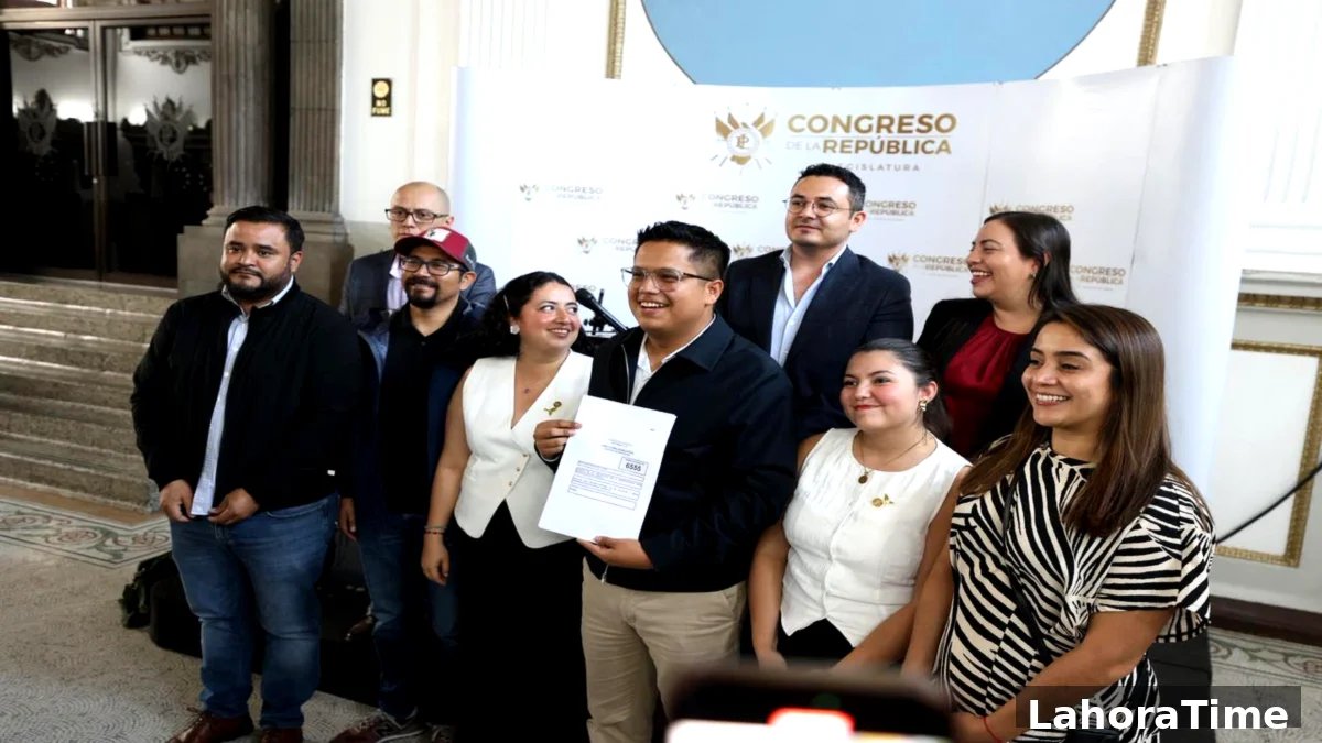 Diputado David Illescas durante la fiscalización del pozo en Amatitlán