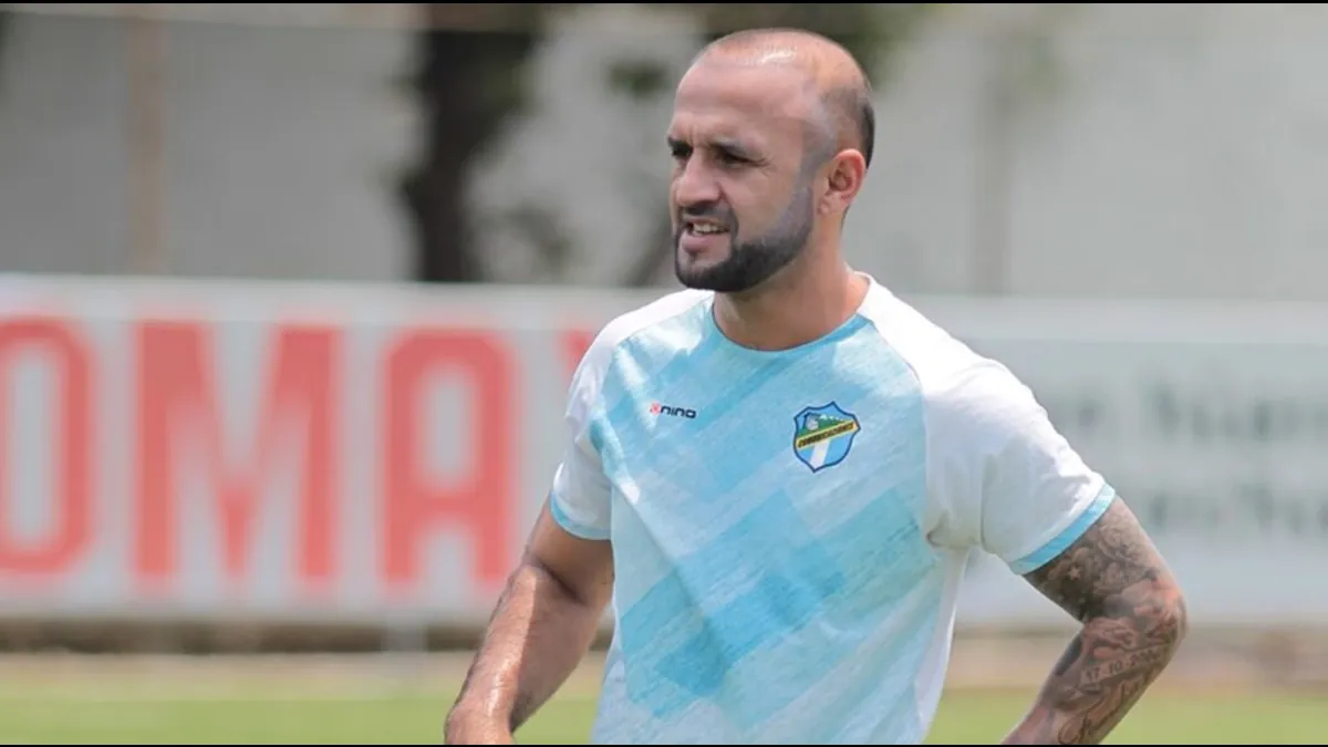 José Contreras confirma que seguirá en Comunicaciones tras su retiro como jugador