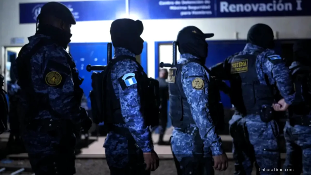Personal de seguridad durante el Operativo Hierro Total