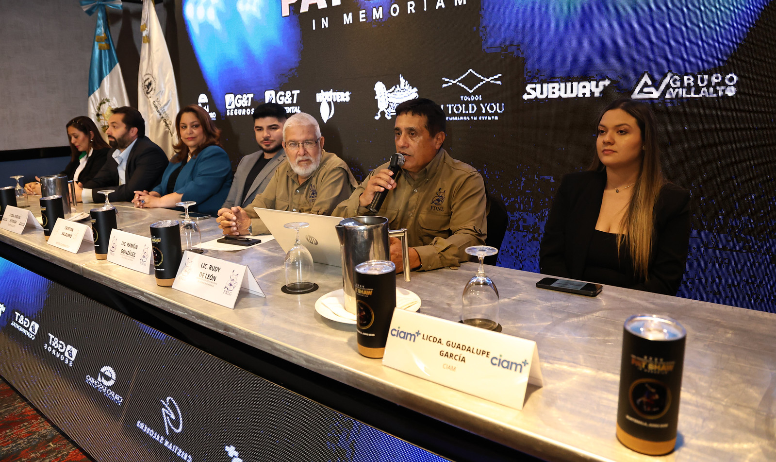 Vista de la mesa principal en la presentacion de la Copa Pat Shaw 2026