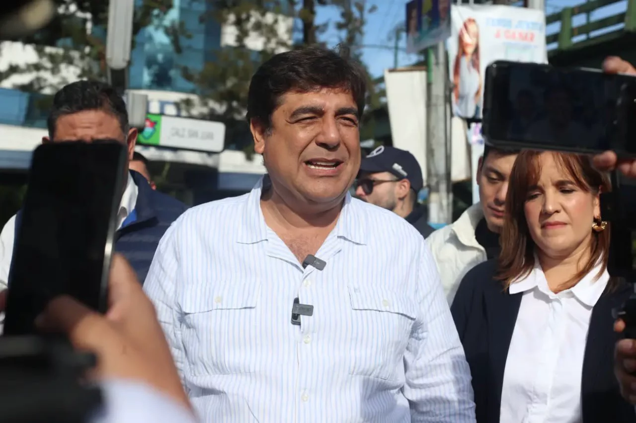 Carlos Pineda presenta plan para dignificar a la Policía Nacional Civil