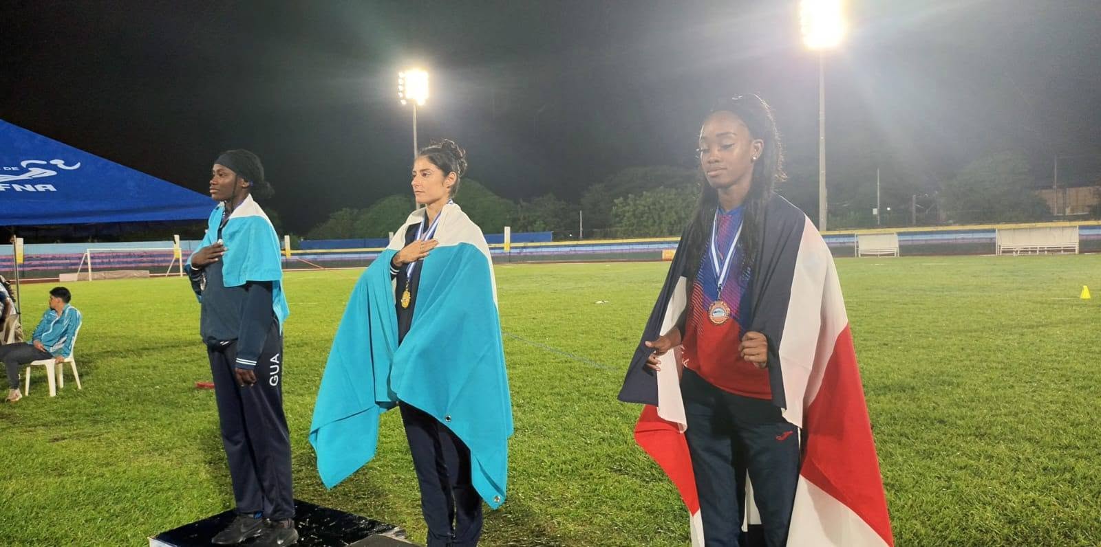 Thelma Fuentes y Danisha Chimilio en el podio del triple salto del Centroamericano Mayor de Atletismo 2026