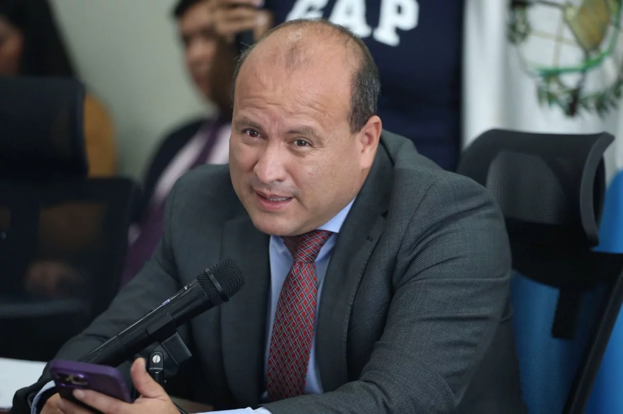 Diputado Cristian Álvarez baja la guardia y culpa a Arévalo por daños del etanol