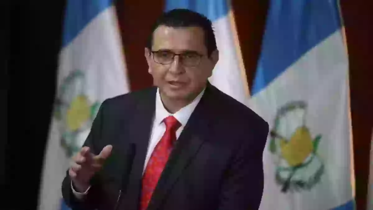 Fiscal García Luna confirma revisión de casos contra Morales y Giammattei