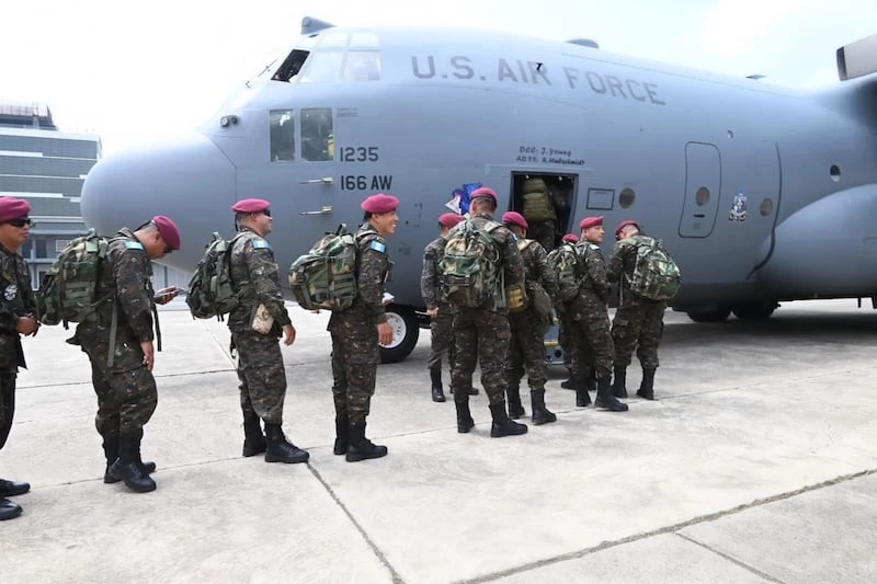 Militares guatemaltecos de Fuerzas Especiales durante entrenamiento