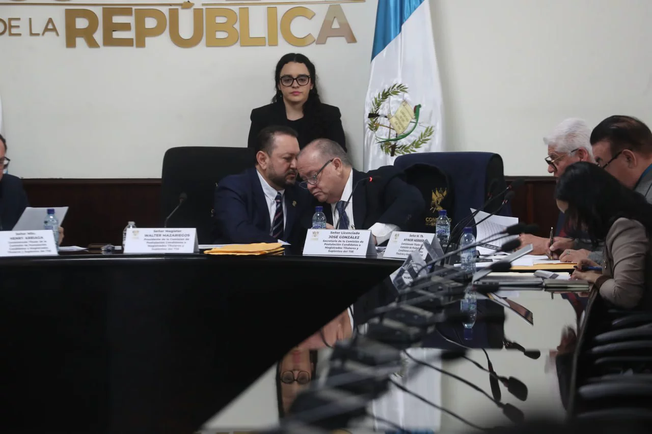 Observadores internacionales critican abuso de amparos en elecciones de segundo grado
