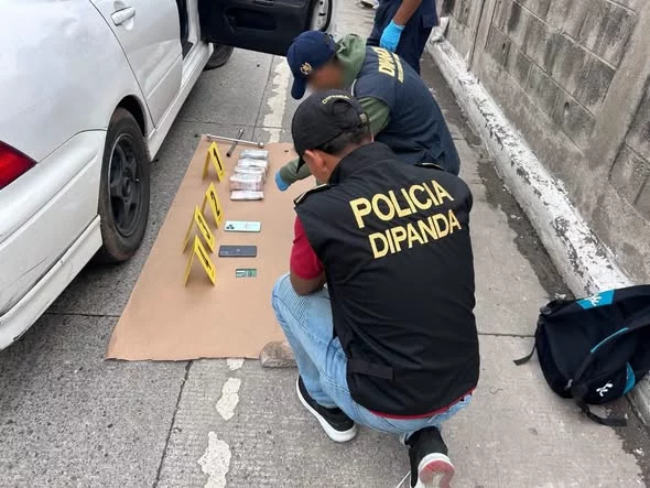 PNC captura a dos mujeres con Q210 mil ocultos en vehículo en Palencia