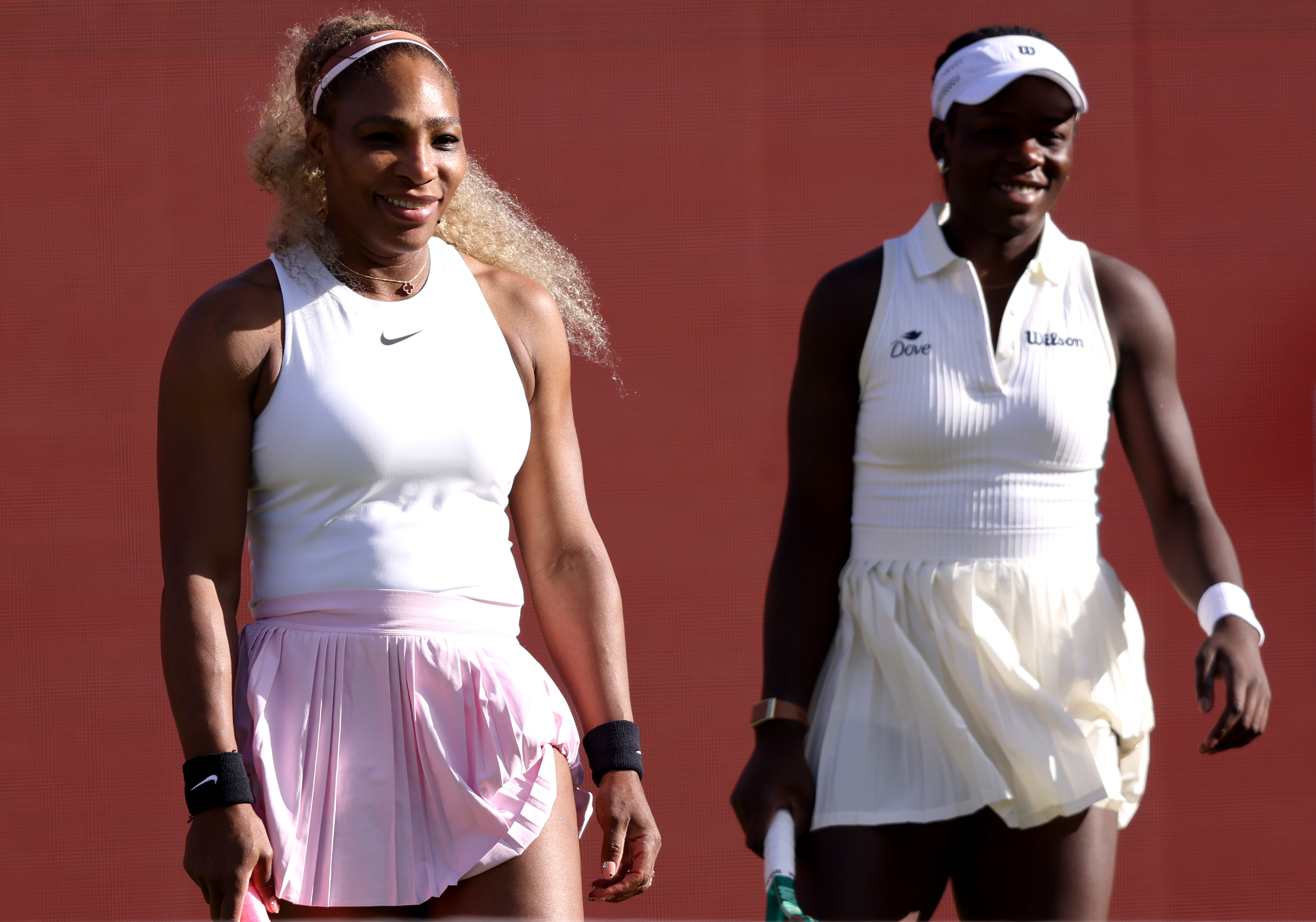 Serena Williams vuelve con triunfo en Queen's y avanza a cuartos en 2026