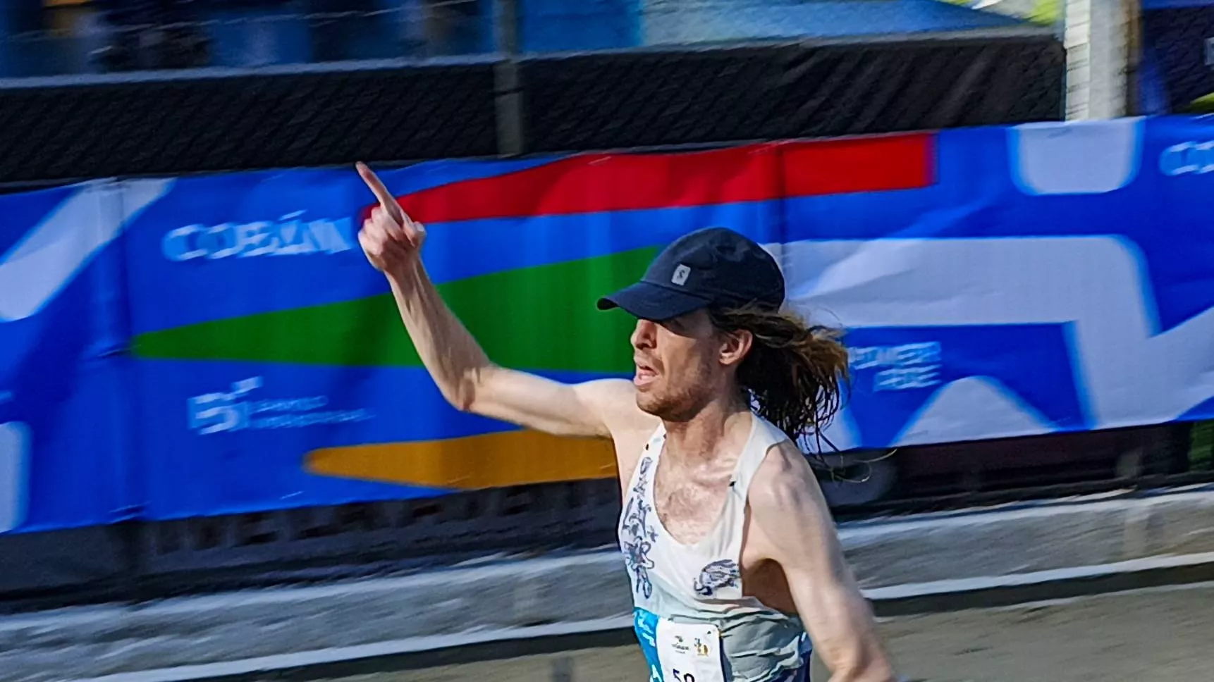 Viviana Aroche celebra su victoria en el Medio Maratón de Cobán 2026