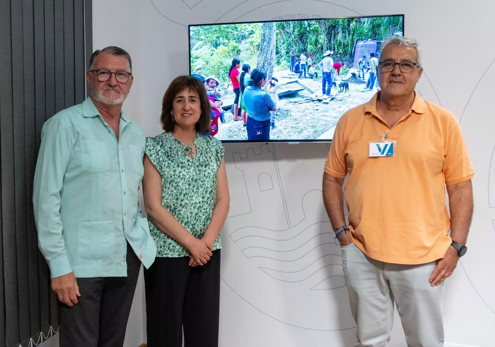 Voluntarias de Aracena en proyecto de agua potable con familias ch
