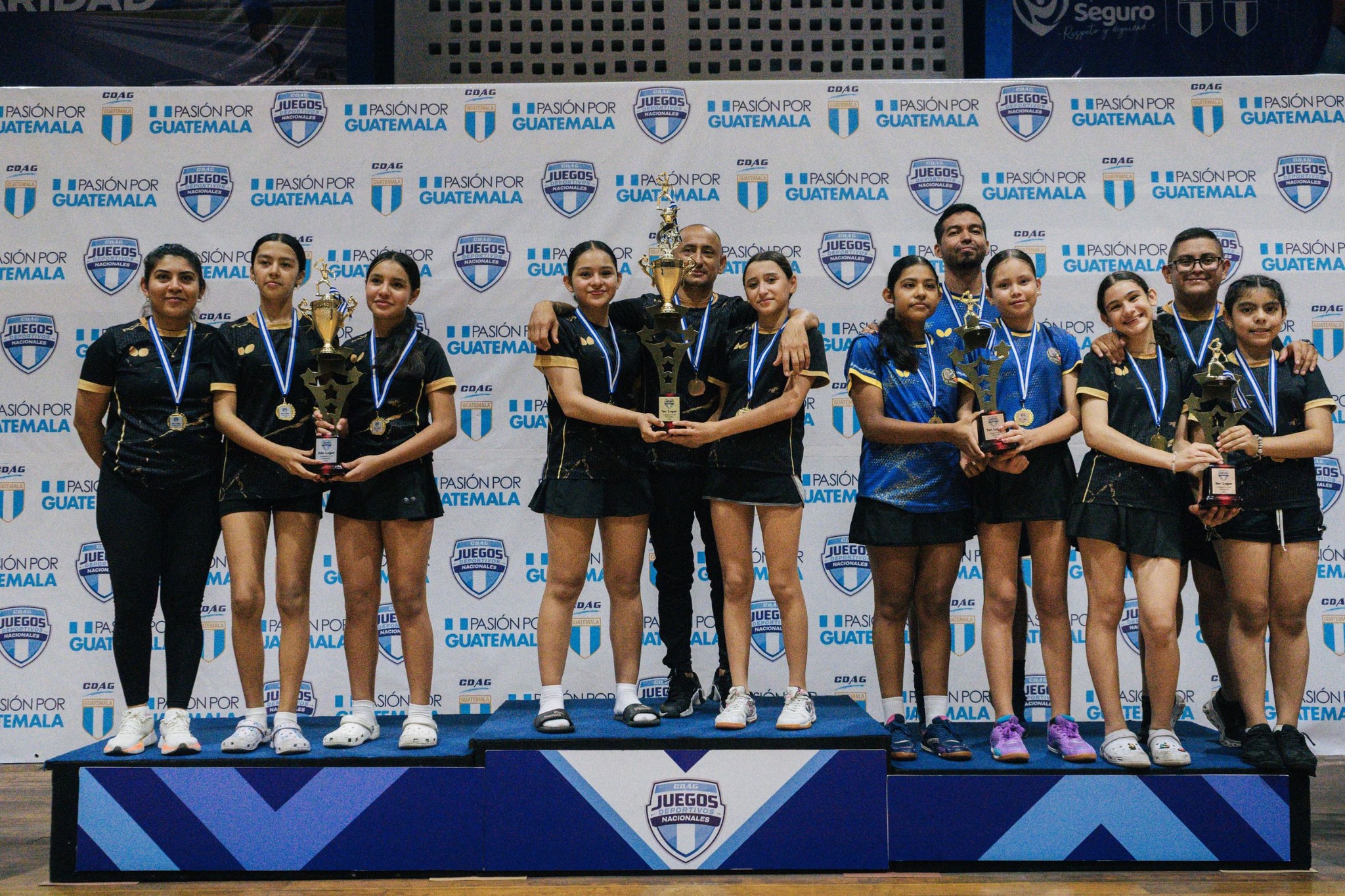 Podio de equipos femenino en los Juegos Deportivos Nacionales U13 de tenis de mesa 2026